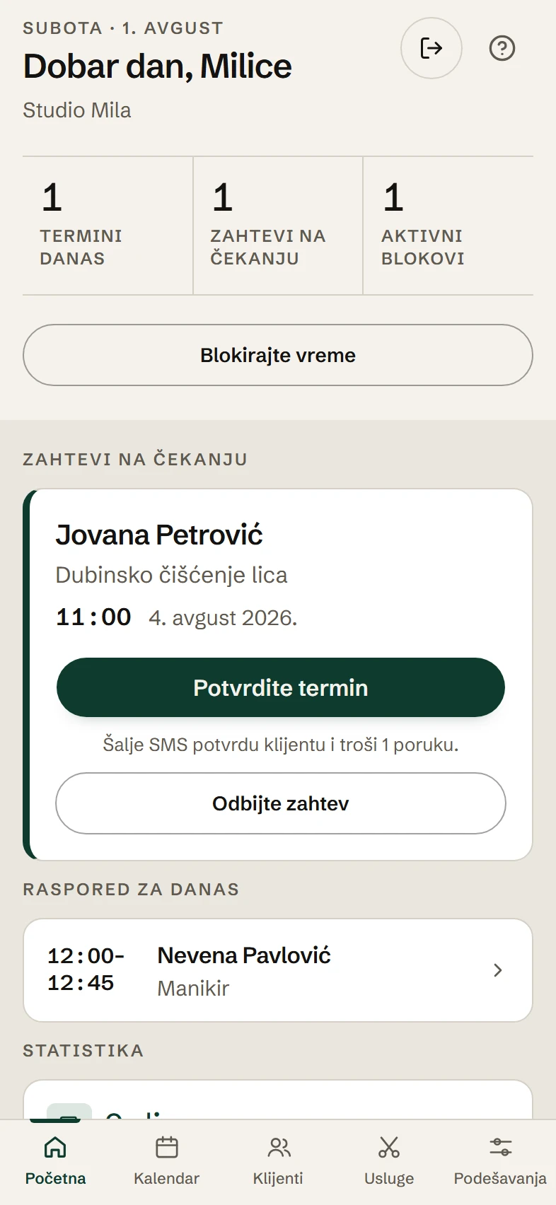 Ekran aplikacije Slobodno: dnevni raspored salona sa imenima klijenata, uslugama i vremenima termina.